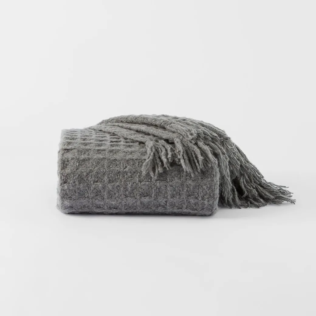 Alec Throw · Forest Green