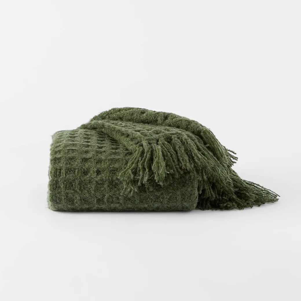 Alec Throw · Forest Green