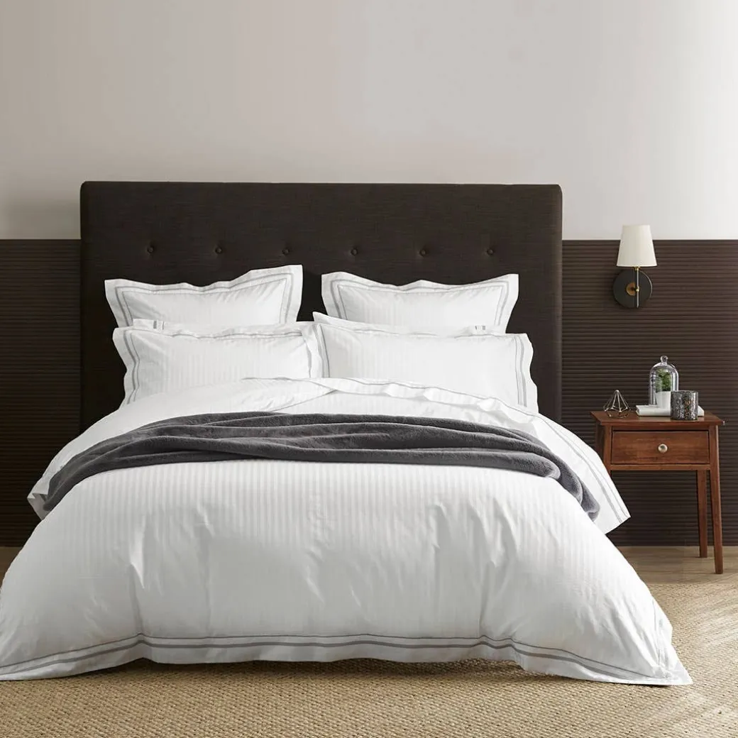 Cambridge 800TC Egyptian Cotton Quilt Cover - White Silver