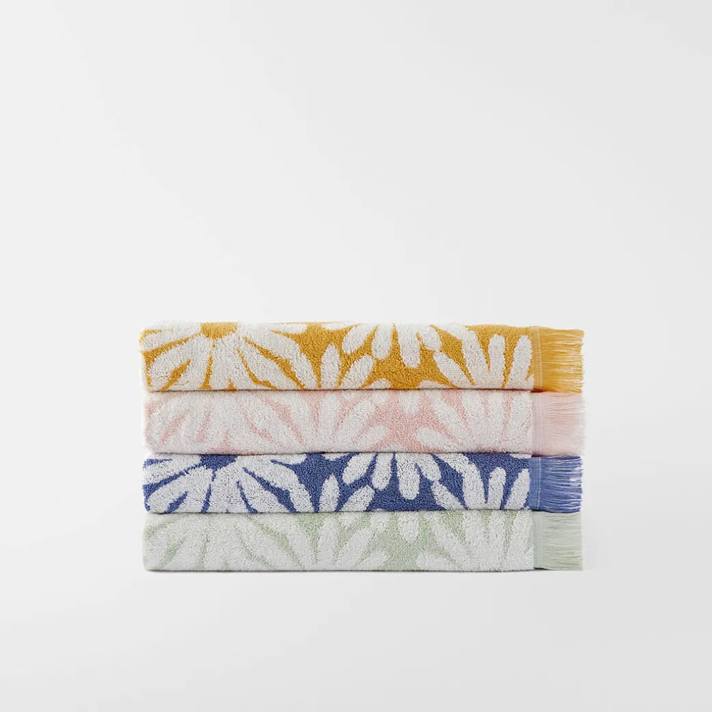 Daisy Towel - Blush